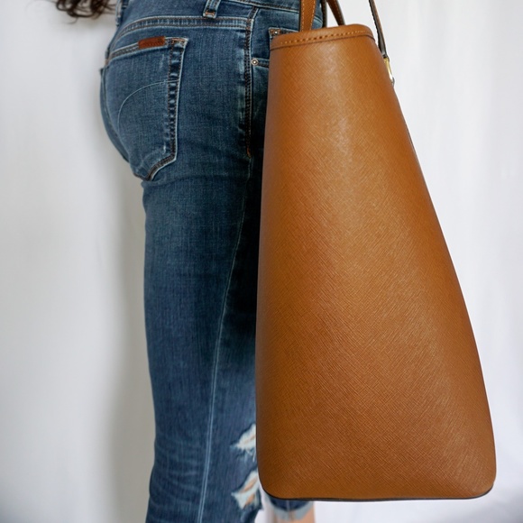 MICHAEL KORS SADY LG MULTIFUNCTION TOTE LUGGAGE - Picture 4 of 8